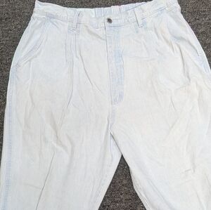 vintage 90s Bill Blass light wash blue denim high-rise straight-leg mom jeans. 